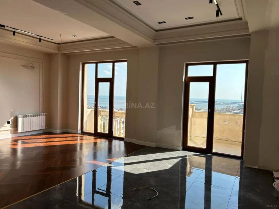 Satılır 3 otaqlı mənzil 145 m²