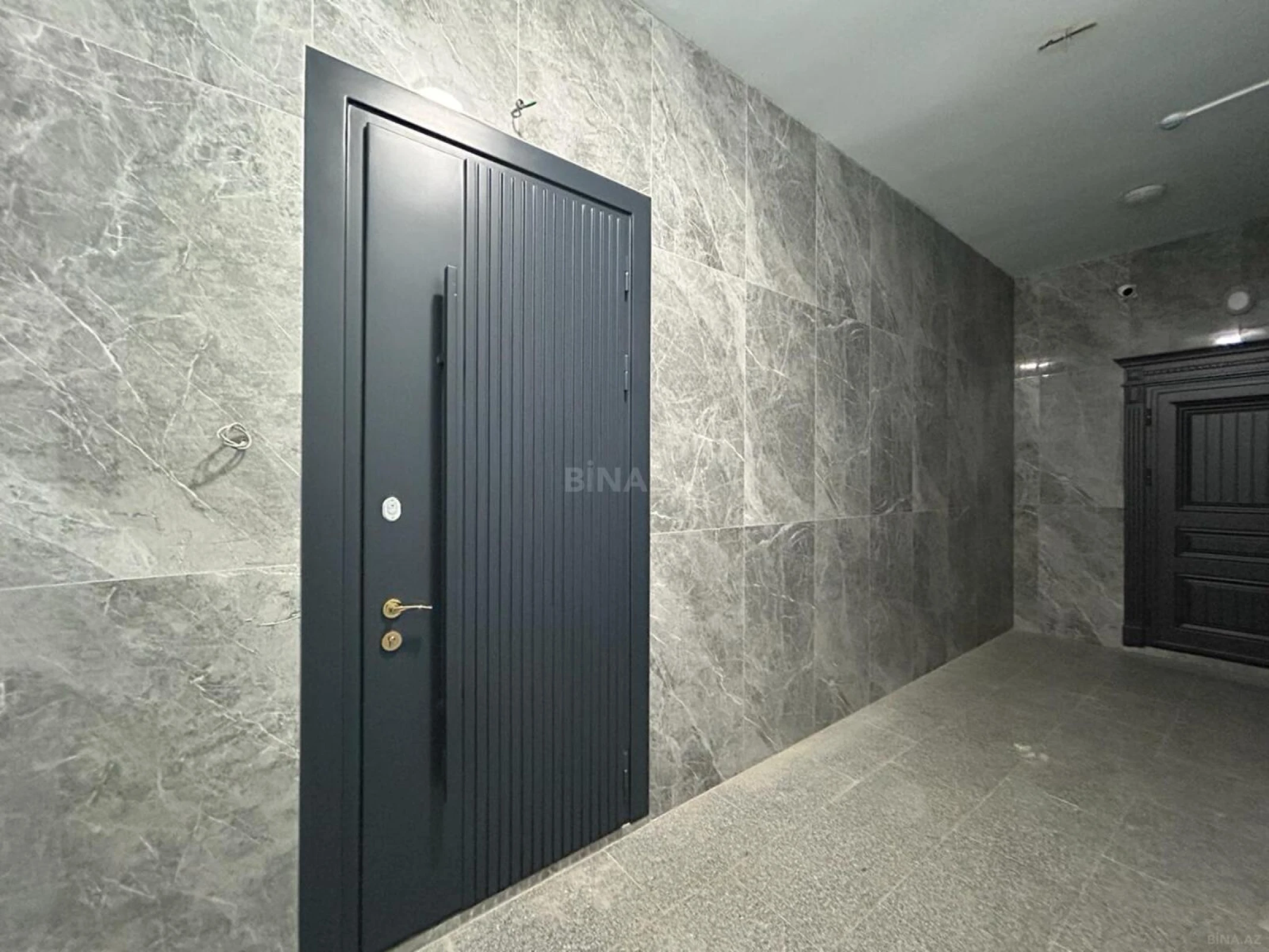 Satılır 3 otaqlı mənzil 145 m²