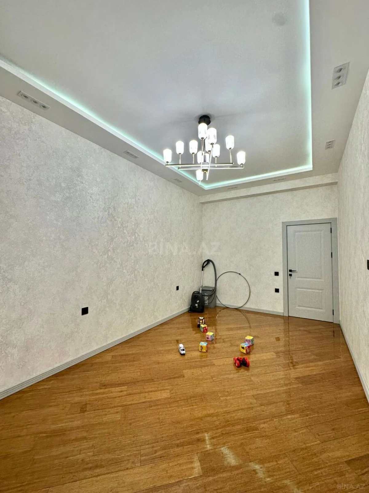 Satılır 3 otaqlı mənzil 104 m²