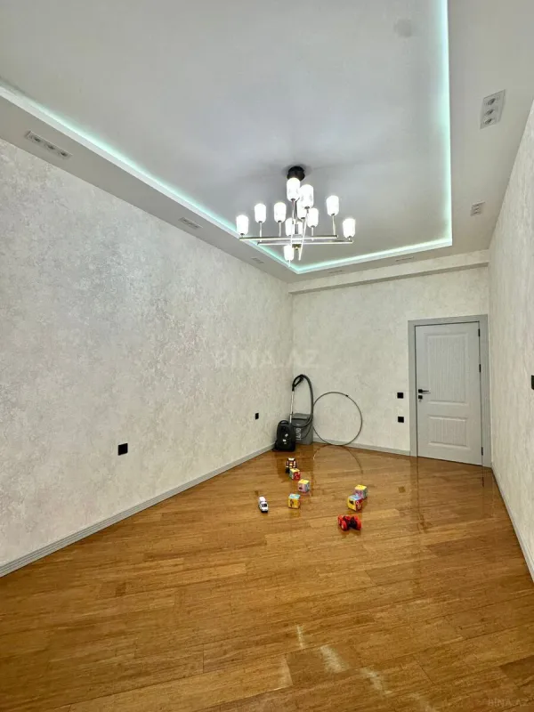 Satılır 3 otaqlı mənzil 104 m²