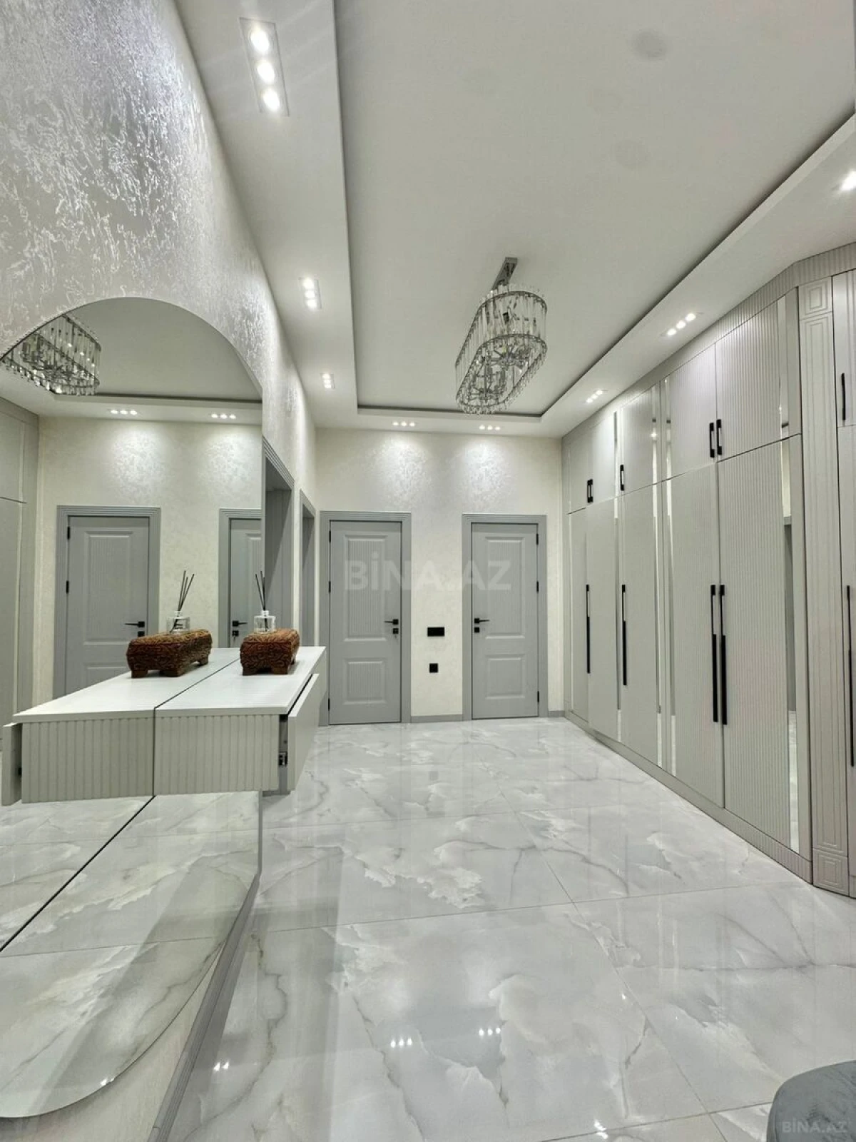 Satılır 3 otaqlı mənzil 104 m²