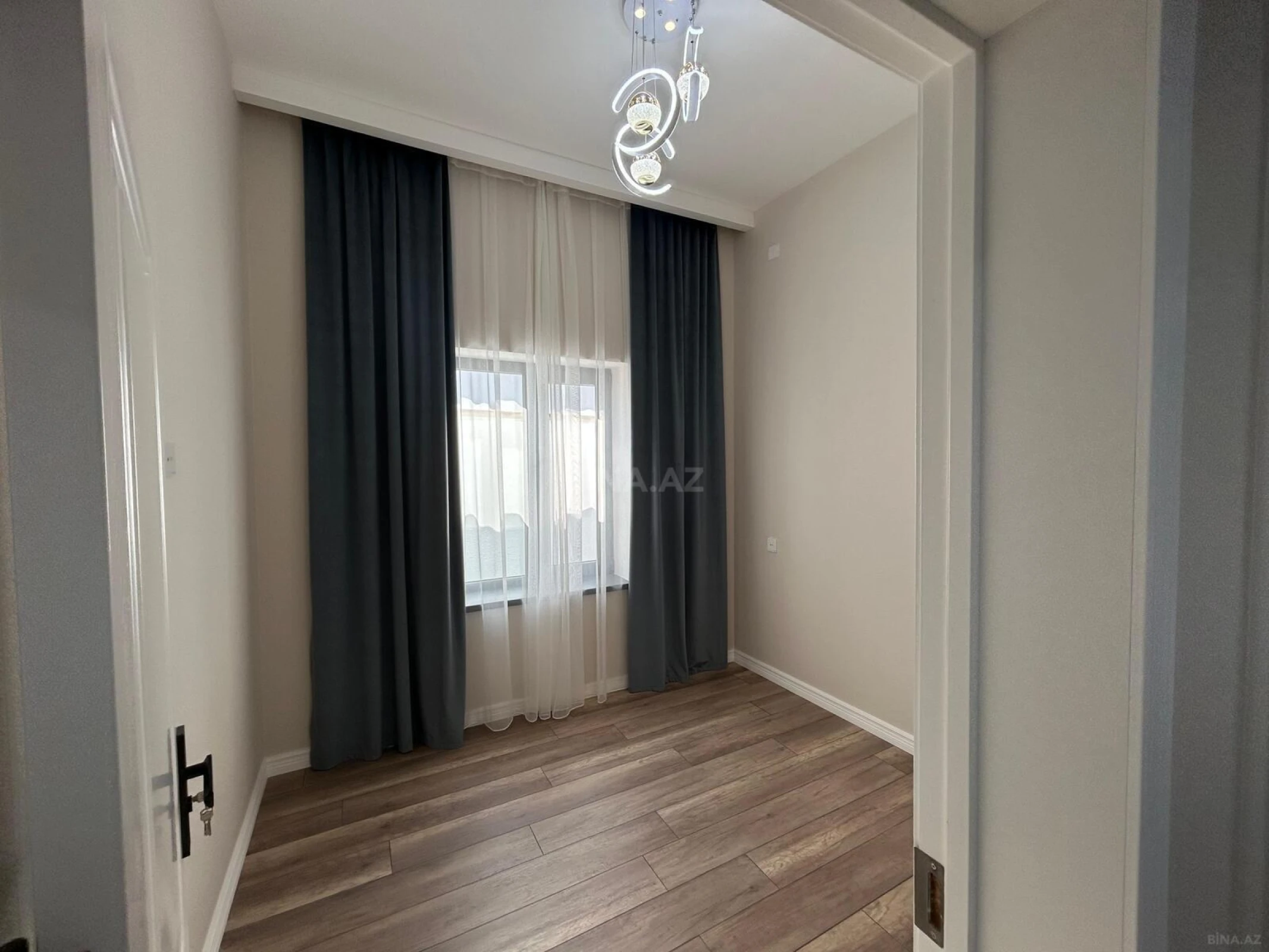 Satılır 4 otaqlı həyət evi 140 m²