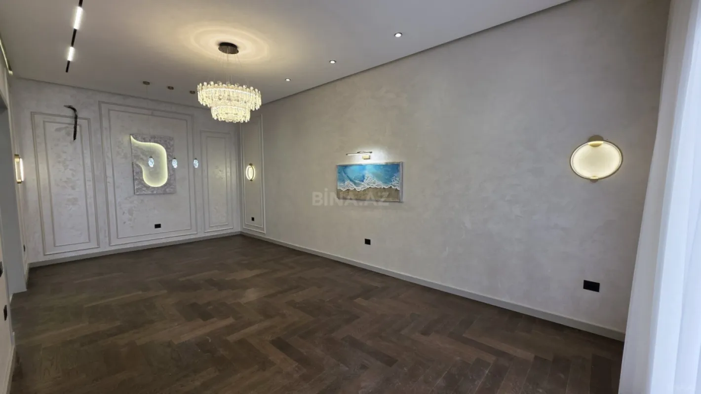 Satılır 5 otaqlı həyət evi 300 m²