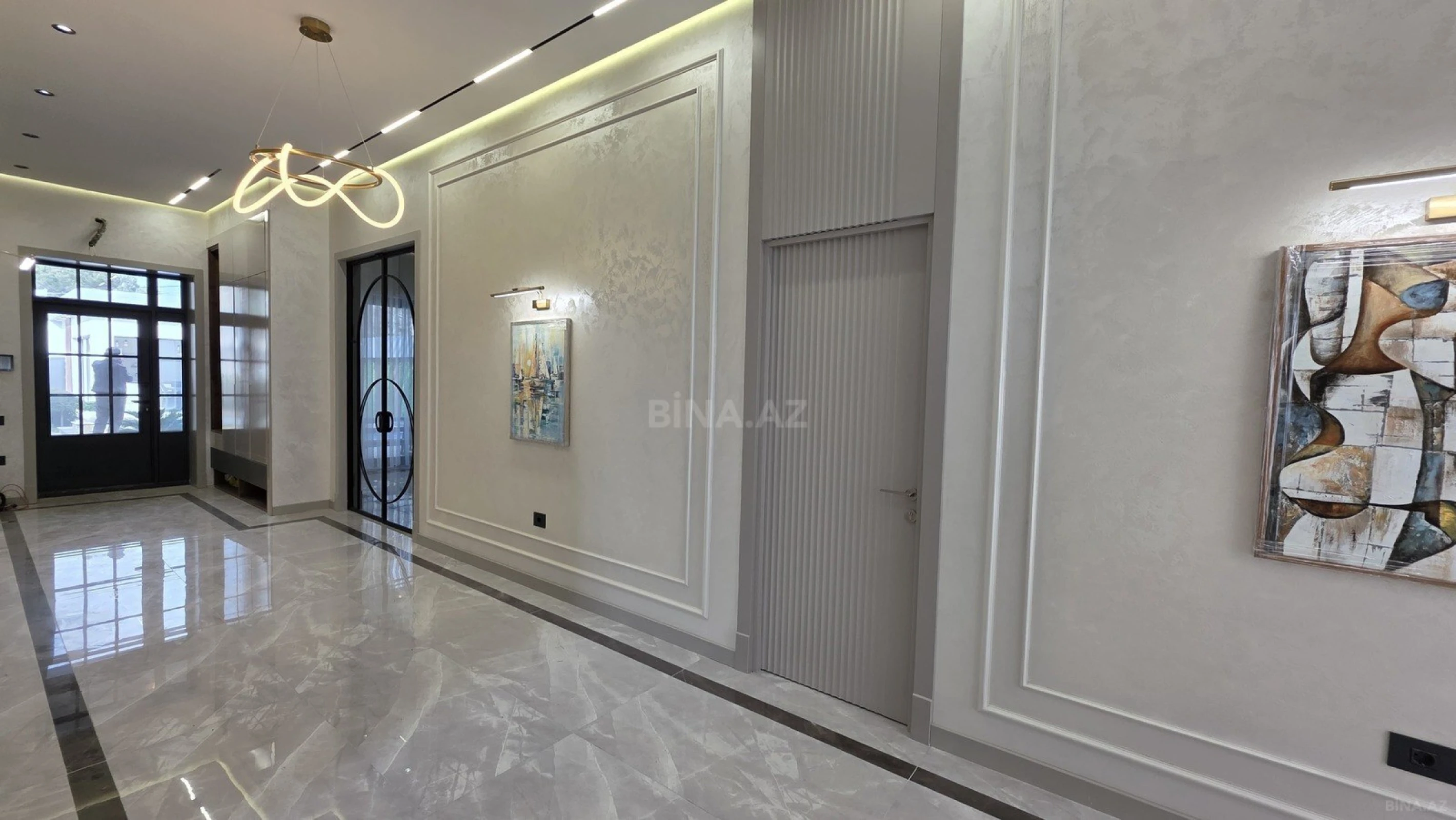 Satılır 5 otaqlı həyət evi 300 m²