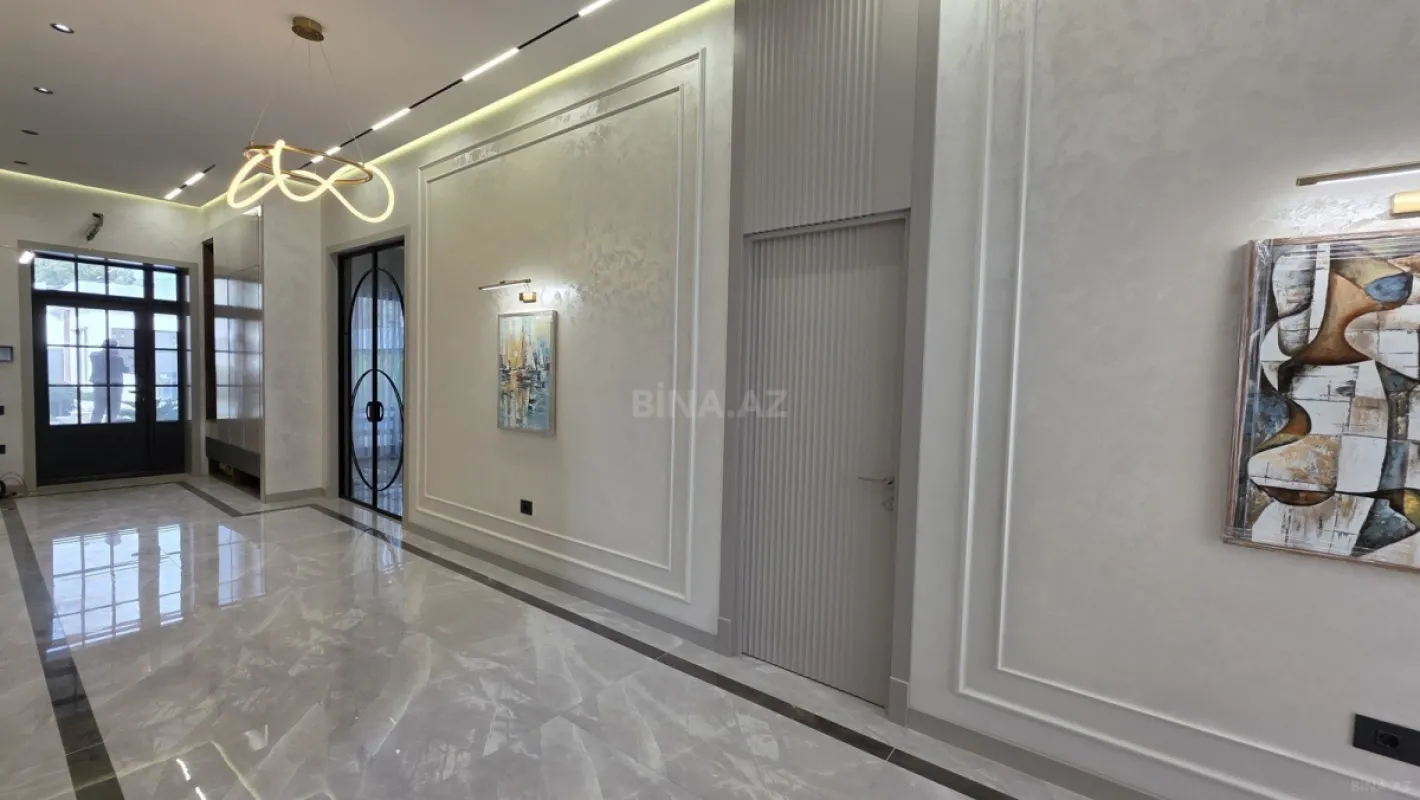 Satılır 5 otaqlı həyət evi 300 m²