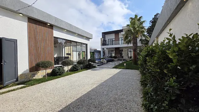 Satılır 5 otaqlı həyət evi 300 m²