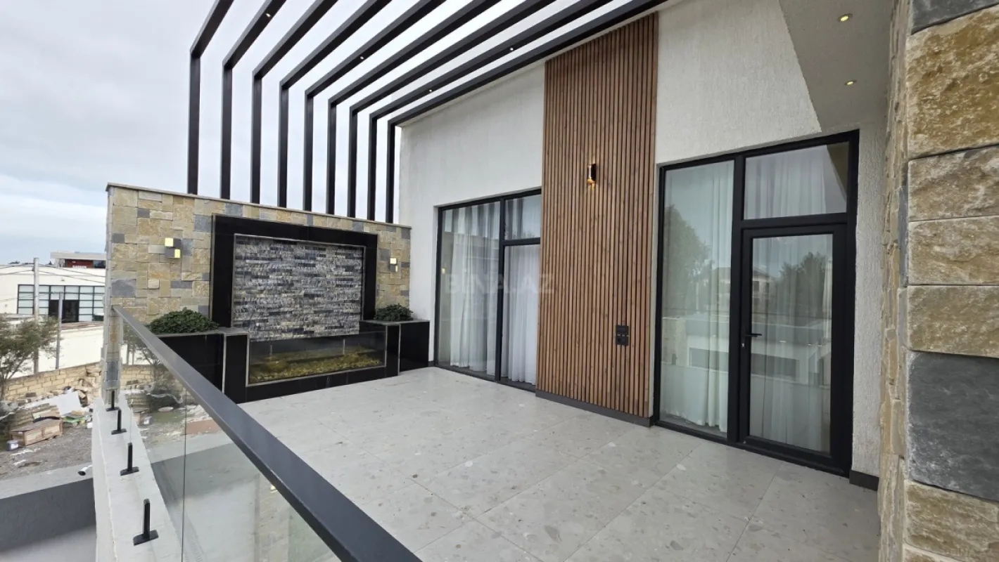Satılır 5 otaqlı həyət evi 300 m²