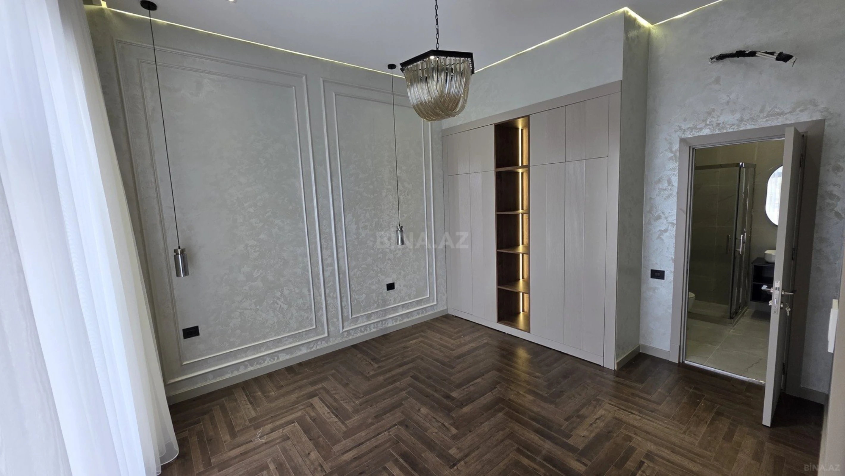 Satılır 5 otaqlı həyət evi 300 m²