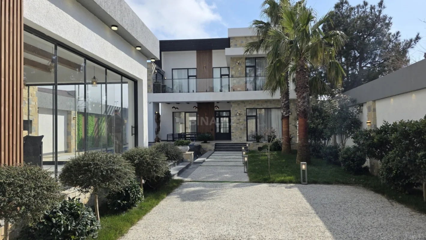 Satılır 5 otaqlı həyət evi 300 m²