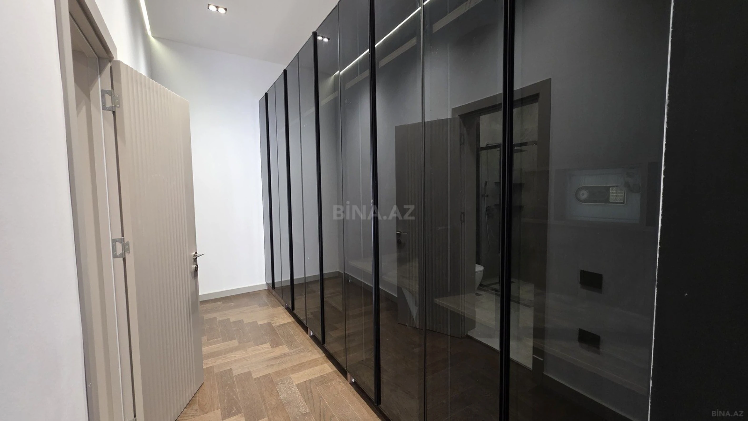 Satılır 5 otaqlı həyət evi 300 m²