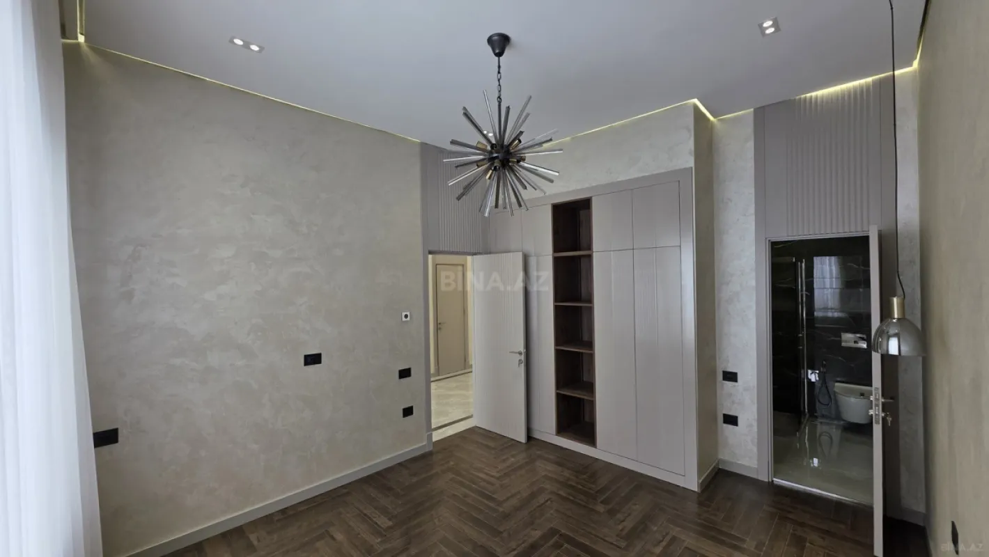 Satılır 5 otaqlı həyət evi 300 m²