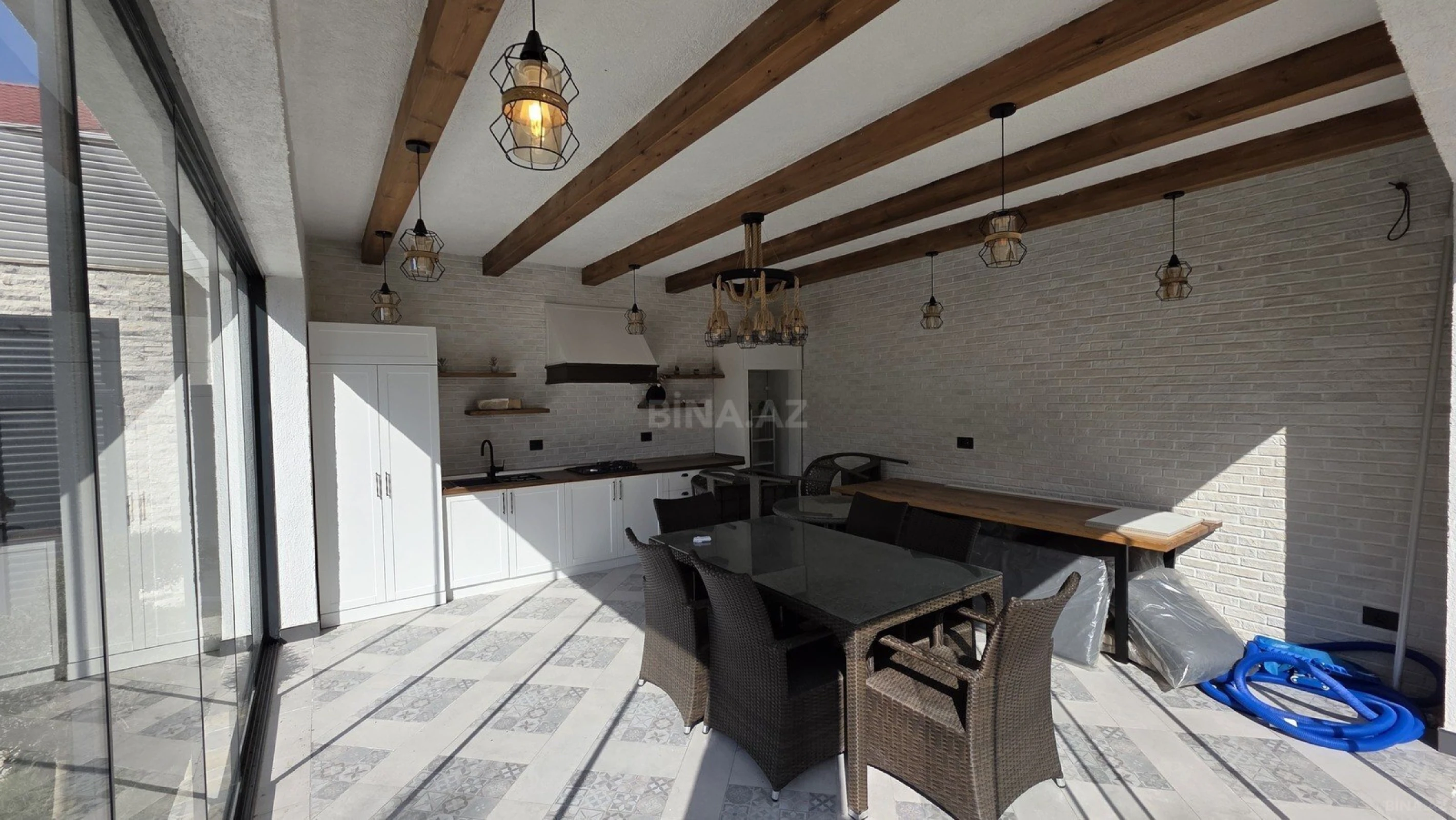 Satılır 5 otaqlı həyət evi 300 m²