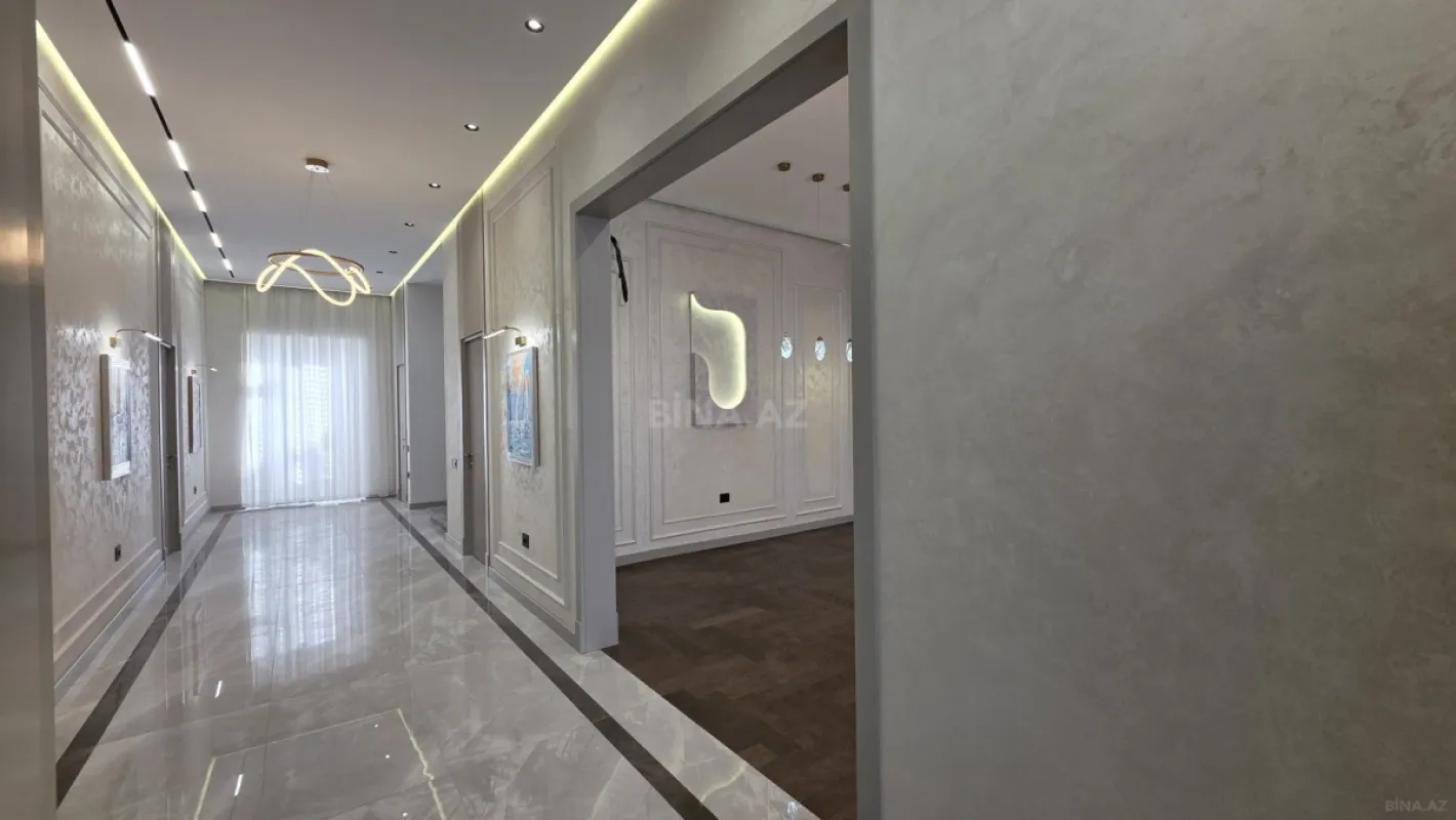 Satılır 5 otaqlı həyət evi 300 m²