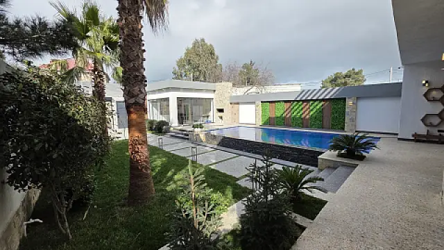 Satılır 5 otaqlı həyət evi 300 m²