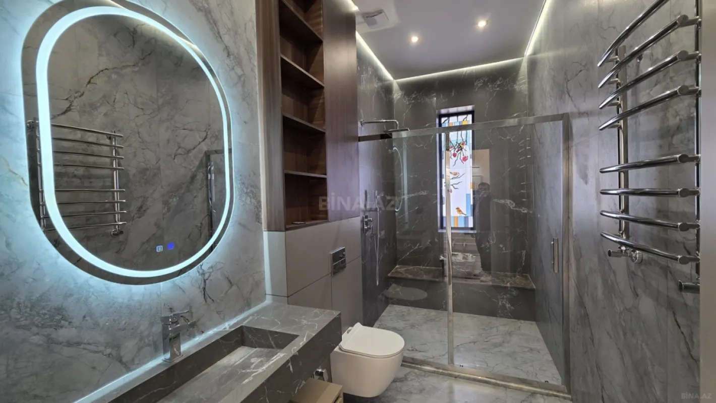 Satılır 5 otaqlı həyət evi 300 m²