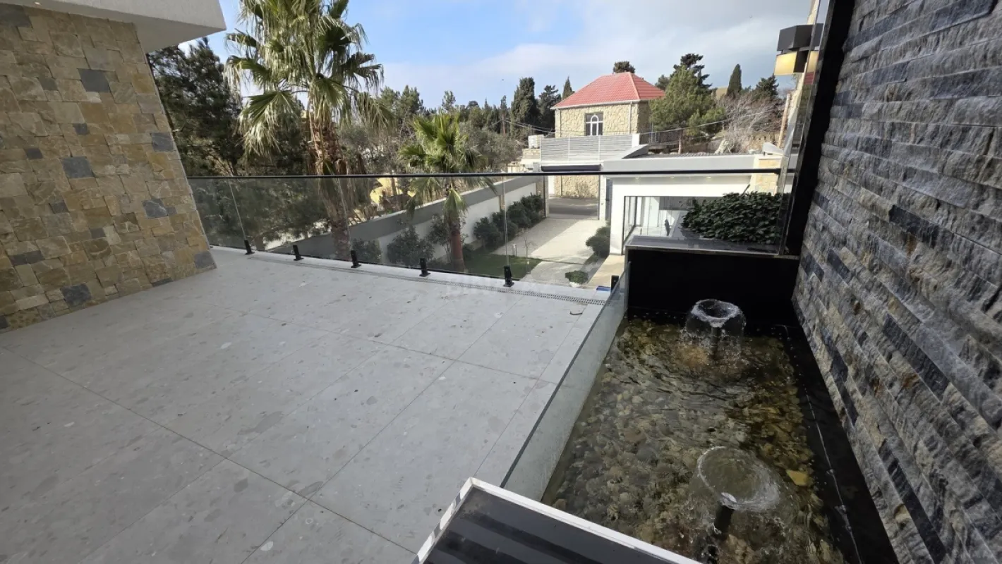 Satılır 5 otaqlı həyət evi 300 m²