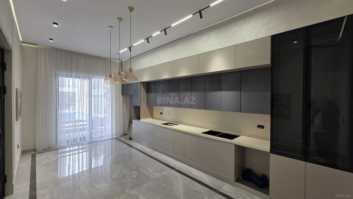 Satılır 5 otaqlı həyət evi 300 m²