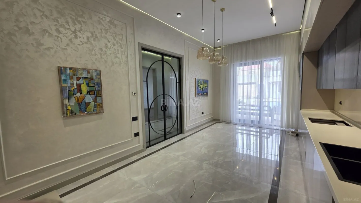 Satılır 5 otaqlı həyət evi 300 m²
