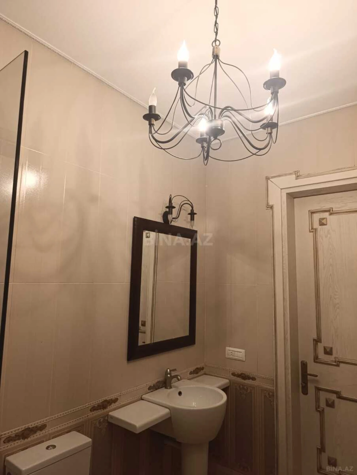 Satılır 5 otaqlı mənzil 380 m²