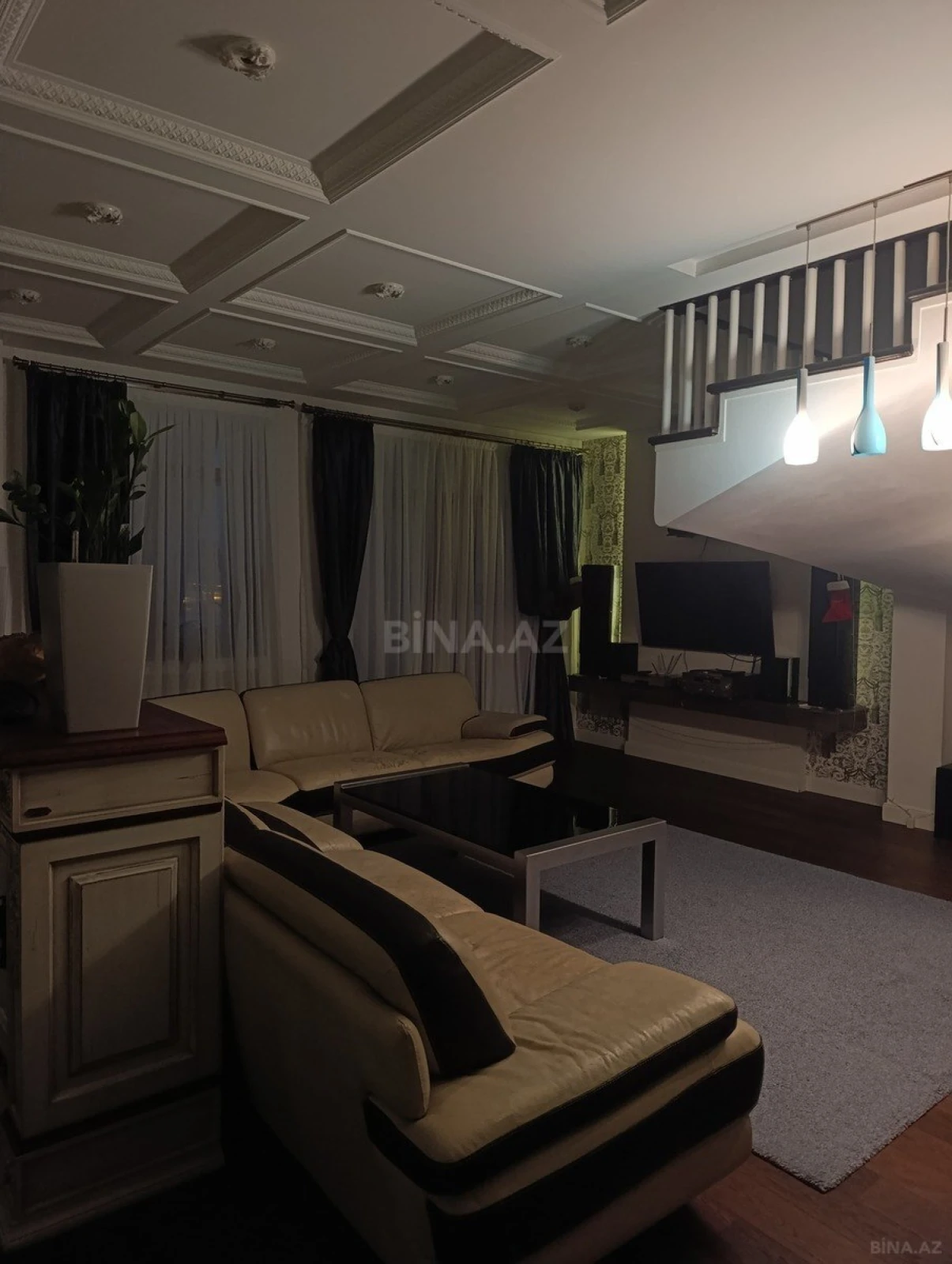 Satılır 5 otaqlı mənzil 380 m²