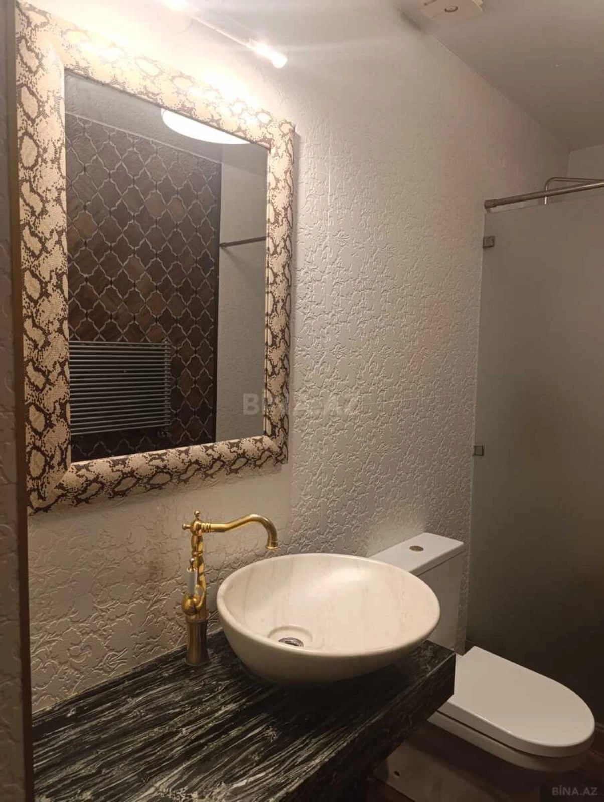 Satılır 5 otaqlı mənzil 380 m²
