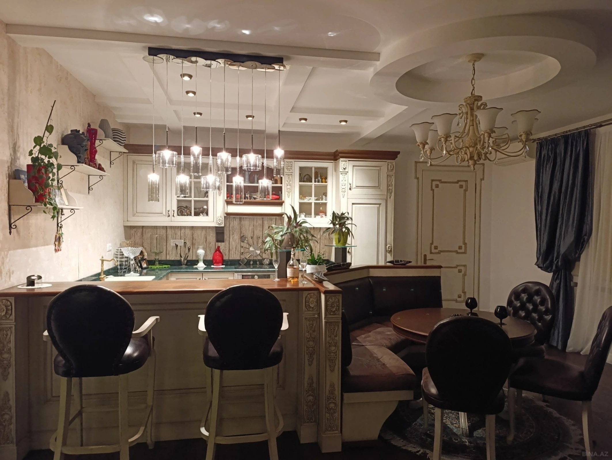 Satılır 5 otaqlı mənzil 380 m²