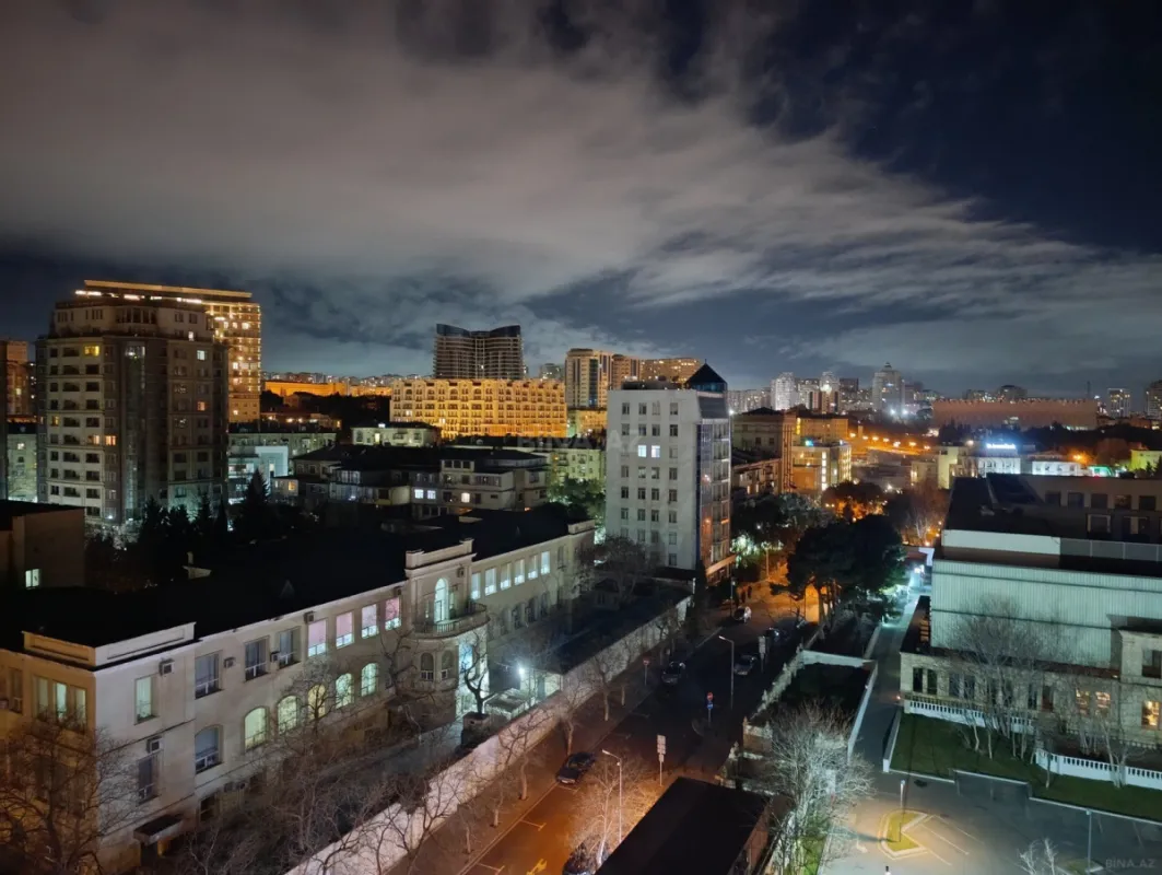 Satılır 5 otaqlı mənzil 380 m²