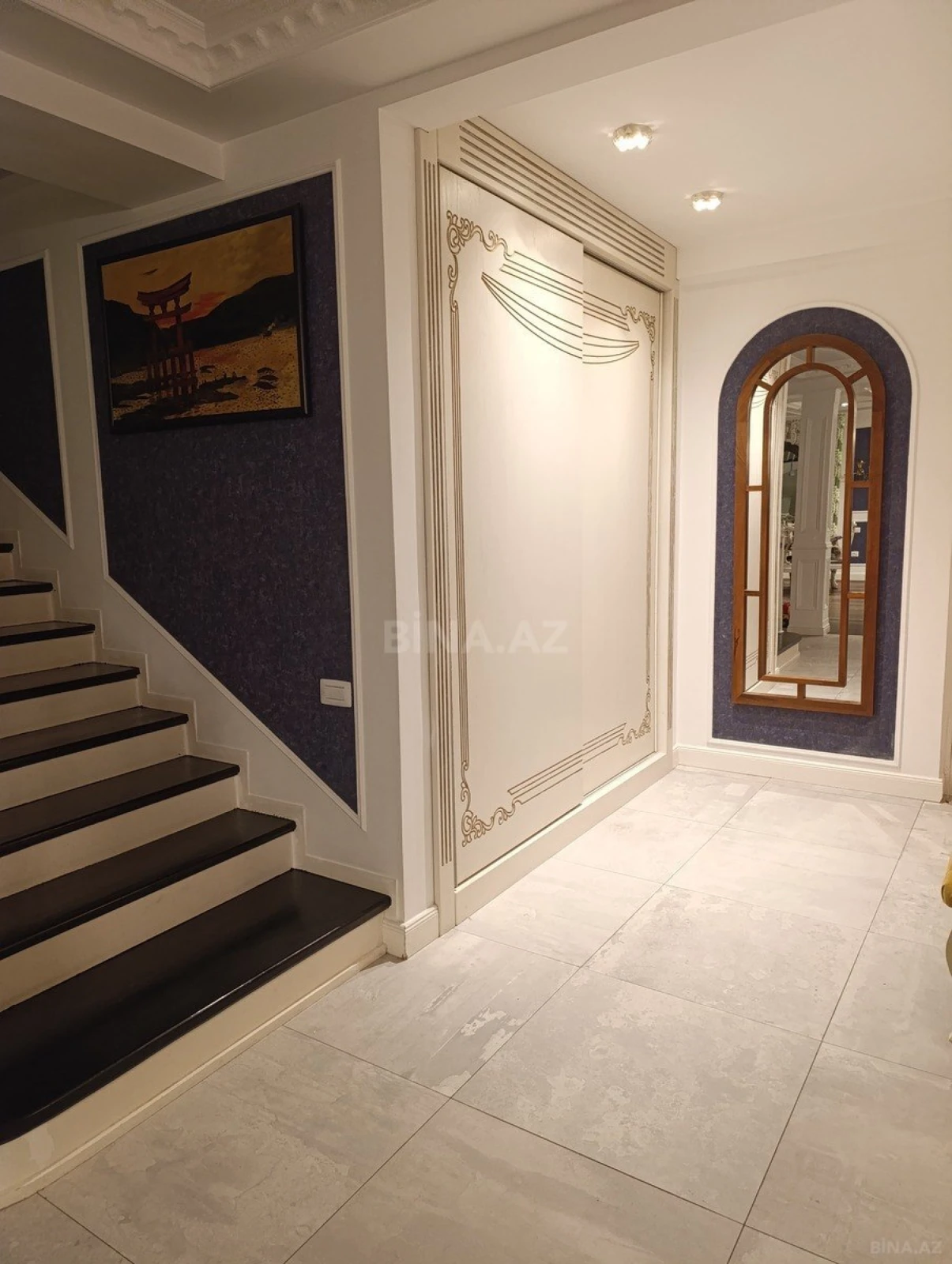 Satılır 5 otaqlı mənzil 380 m²