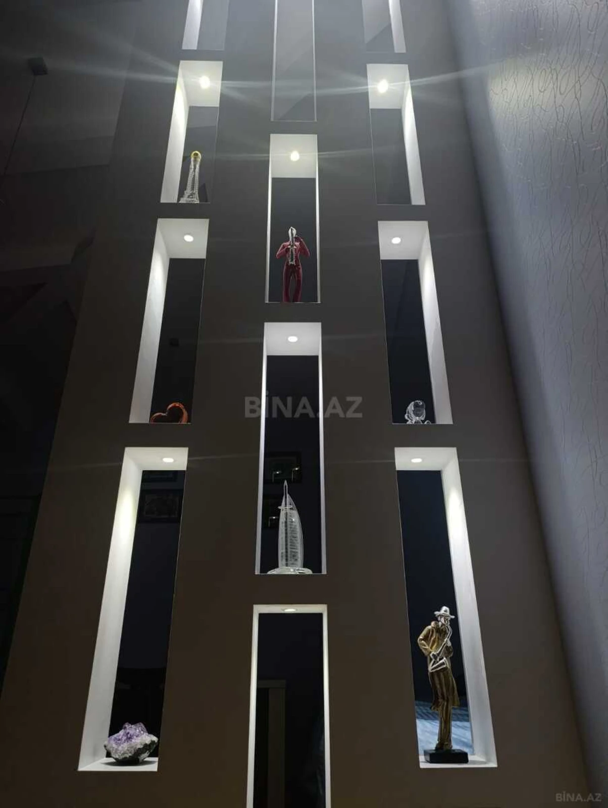 Satılır 5 otaqlı mənzil 380 m²