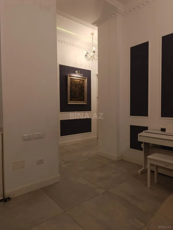 Satılır 5 otaqlı mənzil 380 m²