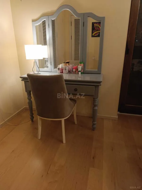 Satılır 5 otaqlı mənzil 380 m²