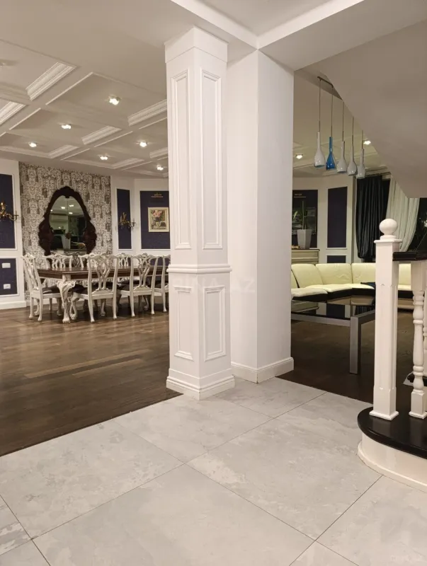 Satılır 5 otaqlı mənzil 380 m²