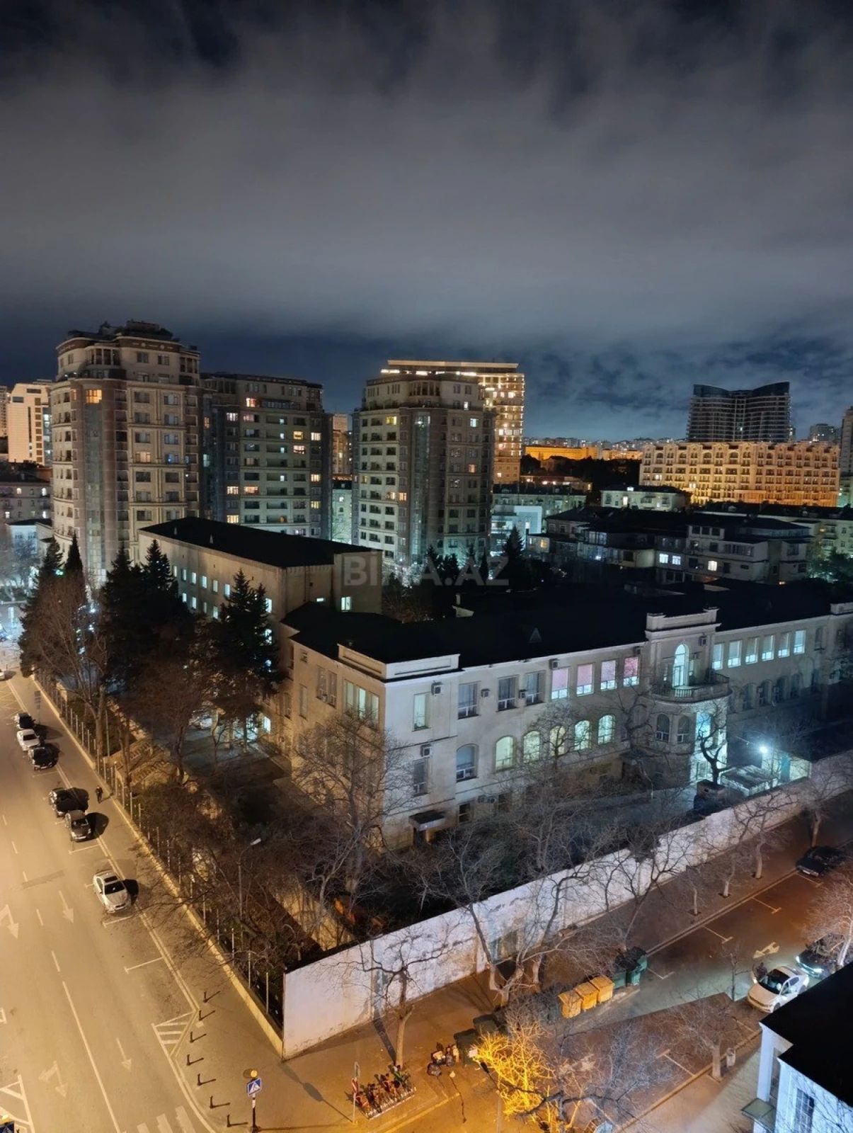 Satılır 5 otaqlı mənzil 380 m²