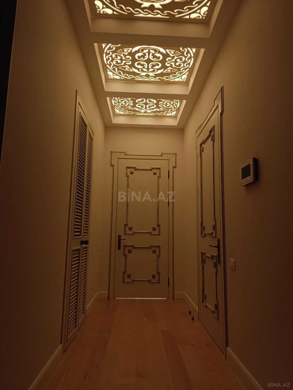 Satılır 5 otaqlı mənzil 380 m²