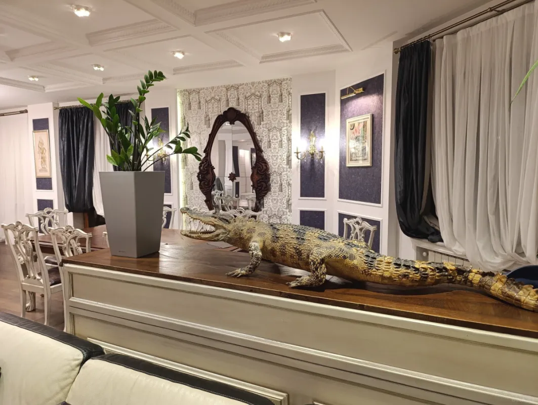 Satılır 5 otaqlı mənzil 380 m²