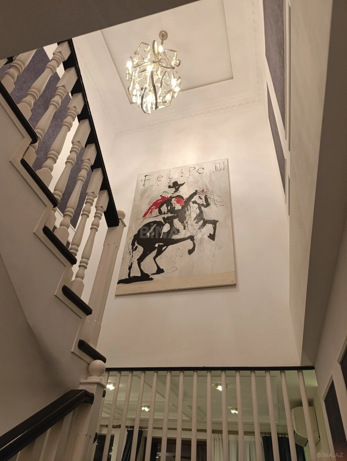 Satılır 5 otaqlı mənzil 380 m²