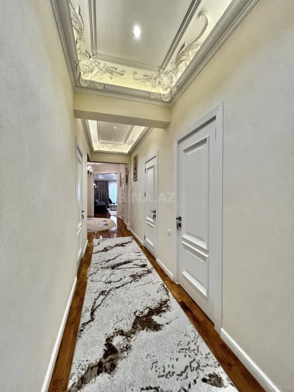 Satılır 4 otaqlı mənzil 220 m²