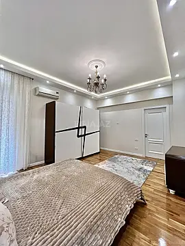 Satılır 4 otaqlı mənzil 220 m²