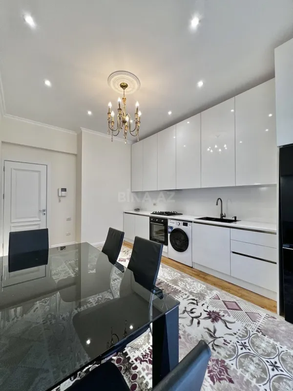 Satılır 4 otaqlı mənzil 220 m²