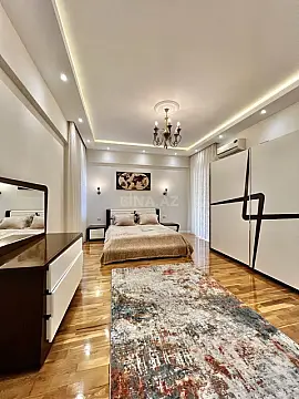 Satılır 4 otaqlı mənzil 220 m²