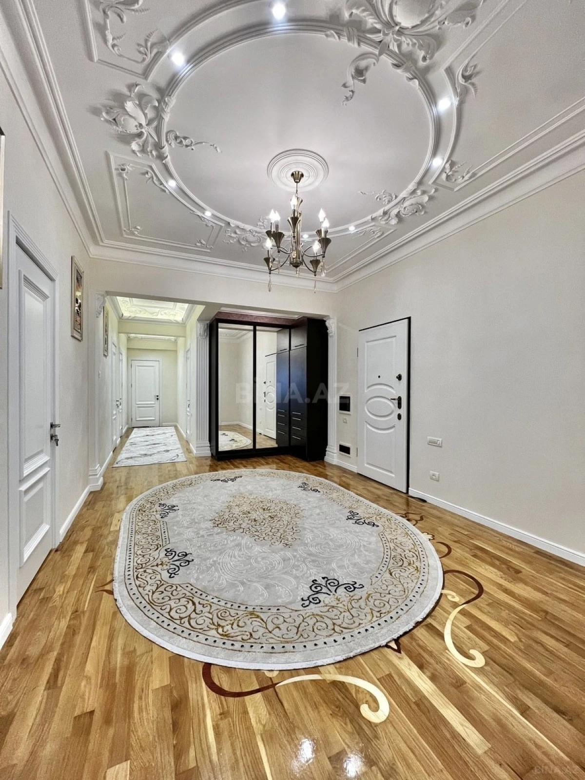 Satılır 4 otaqlı mənzil 220 m²