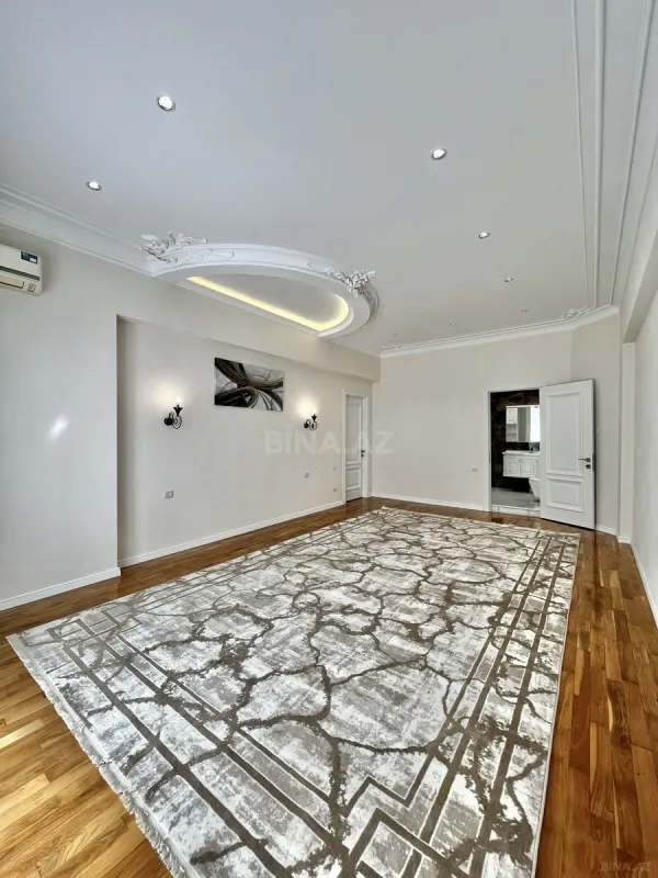 Satılır 4 otaqlı mənzil 220 m²
