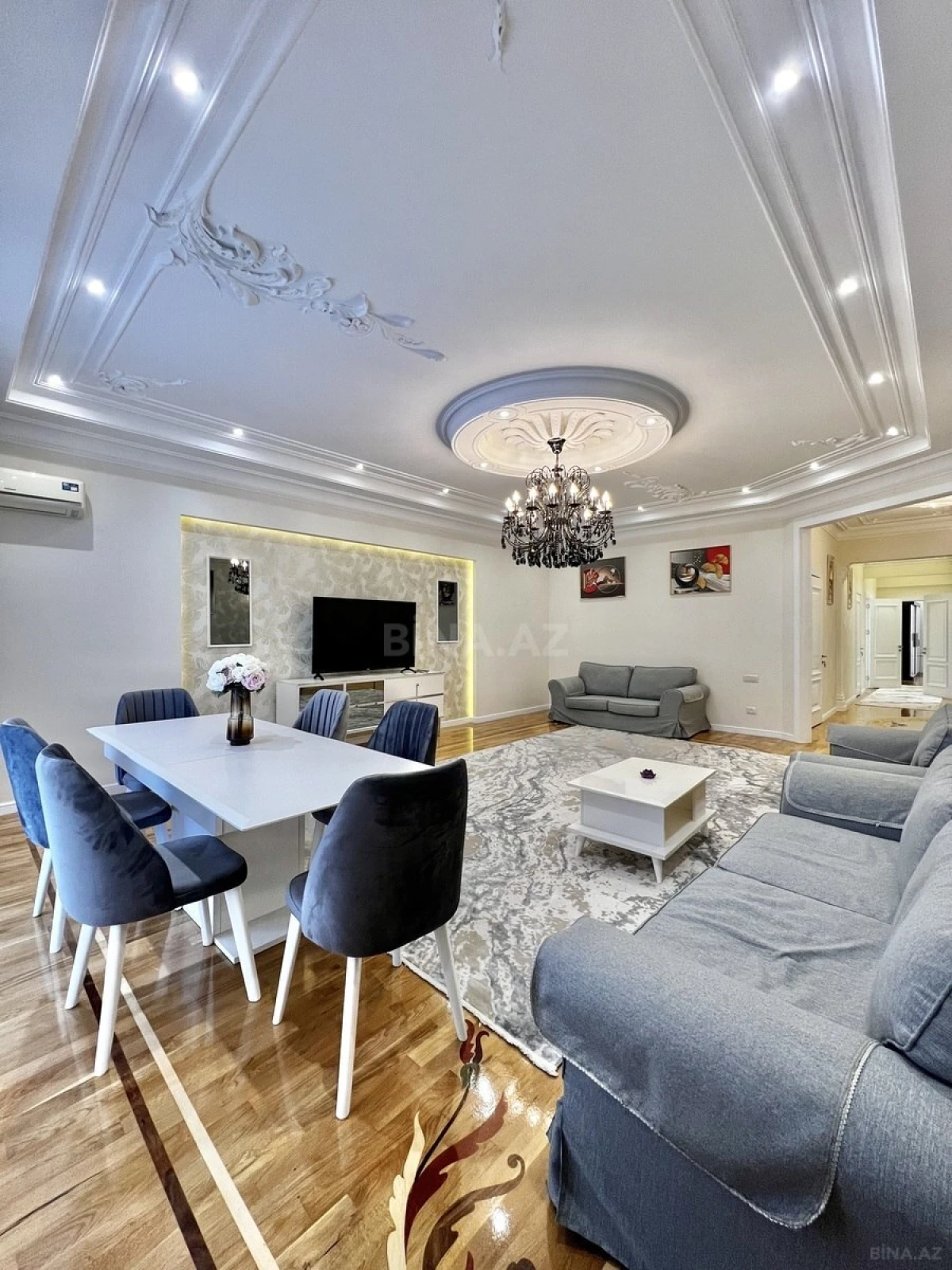 Satılır 4 otaqlı mənzil 220 m²