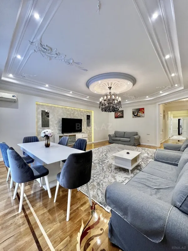 Satılır 4 otaqlı mənzil 220 m²