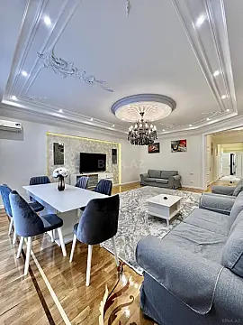 Satılır 4 otaqlı mənzil 220 m²
