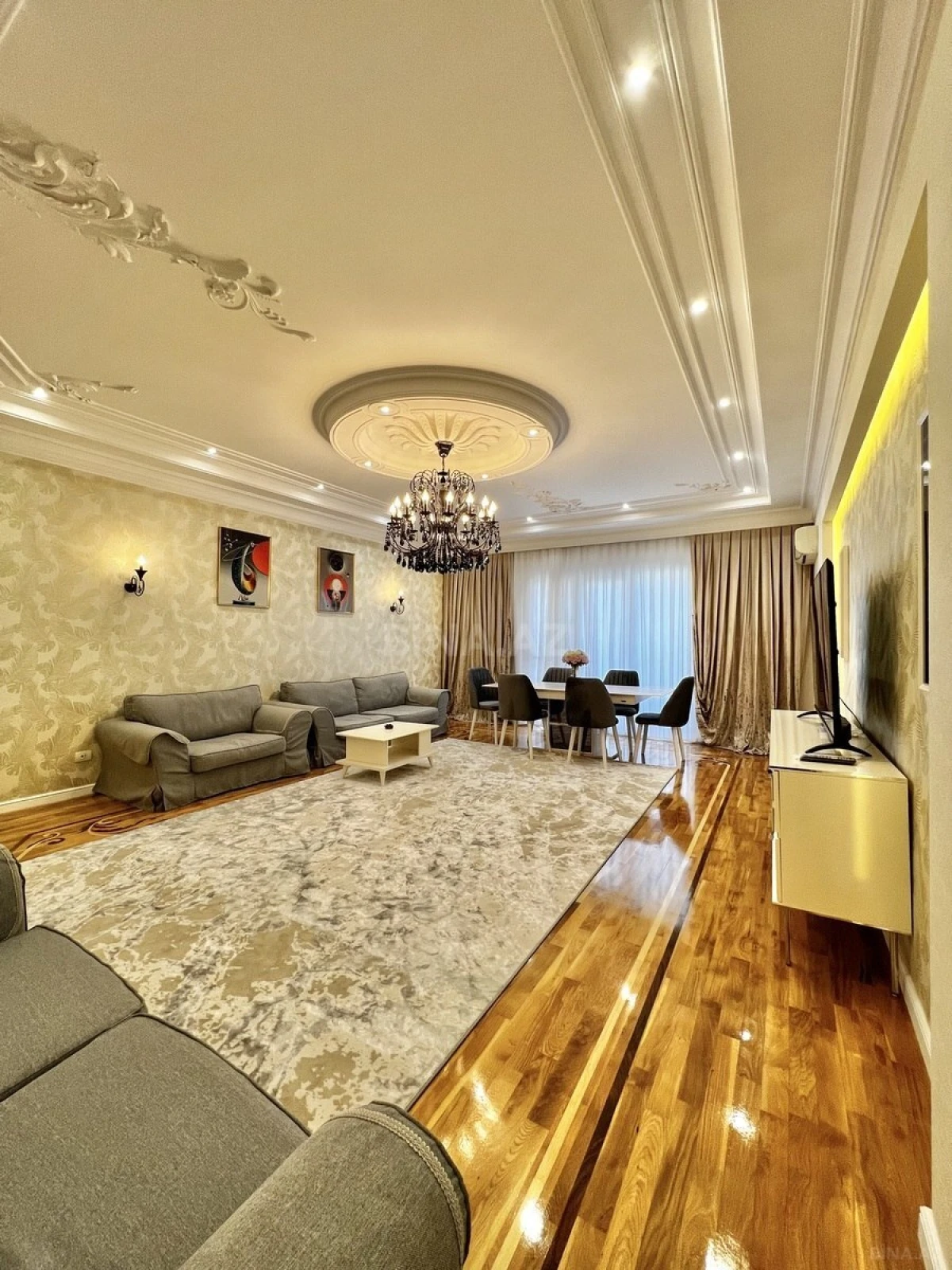 Satılır 4 otaqlı mənzil 220 m²