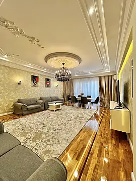 Satılır 4 otaqlı mənzil 220 m²