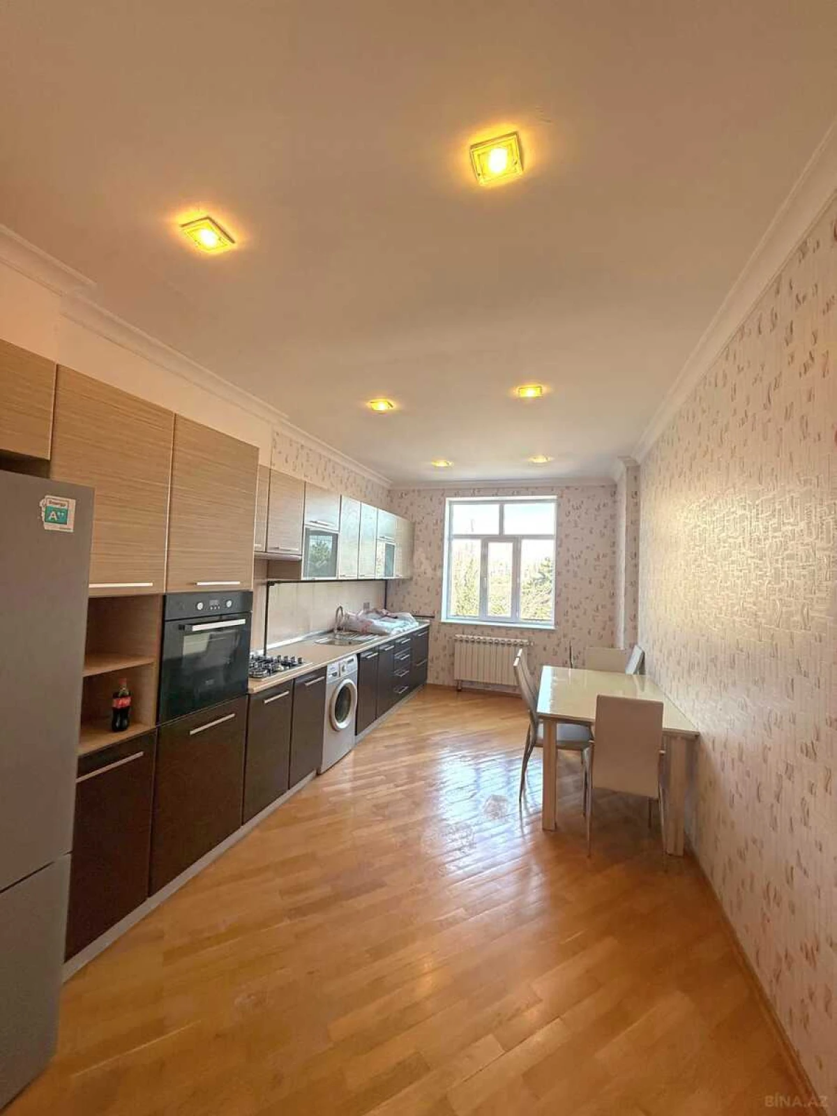 Satılır 2 otaqlı mənzil 104 m²