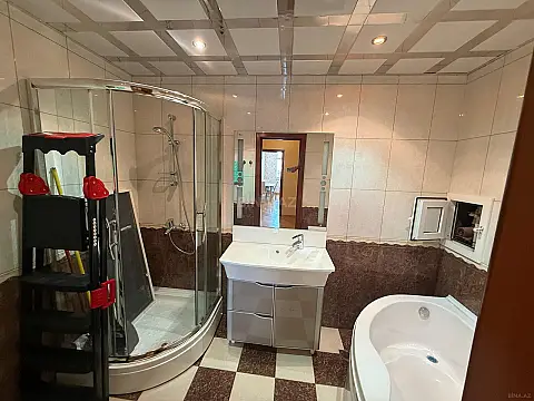 Satılır 2 otaqlı mənzil 104 m²