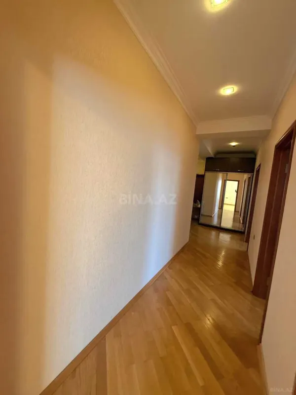 Satılır 2 otaqlı mənzil 104 m²